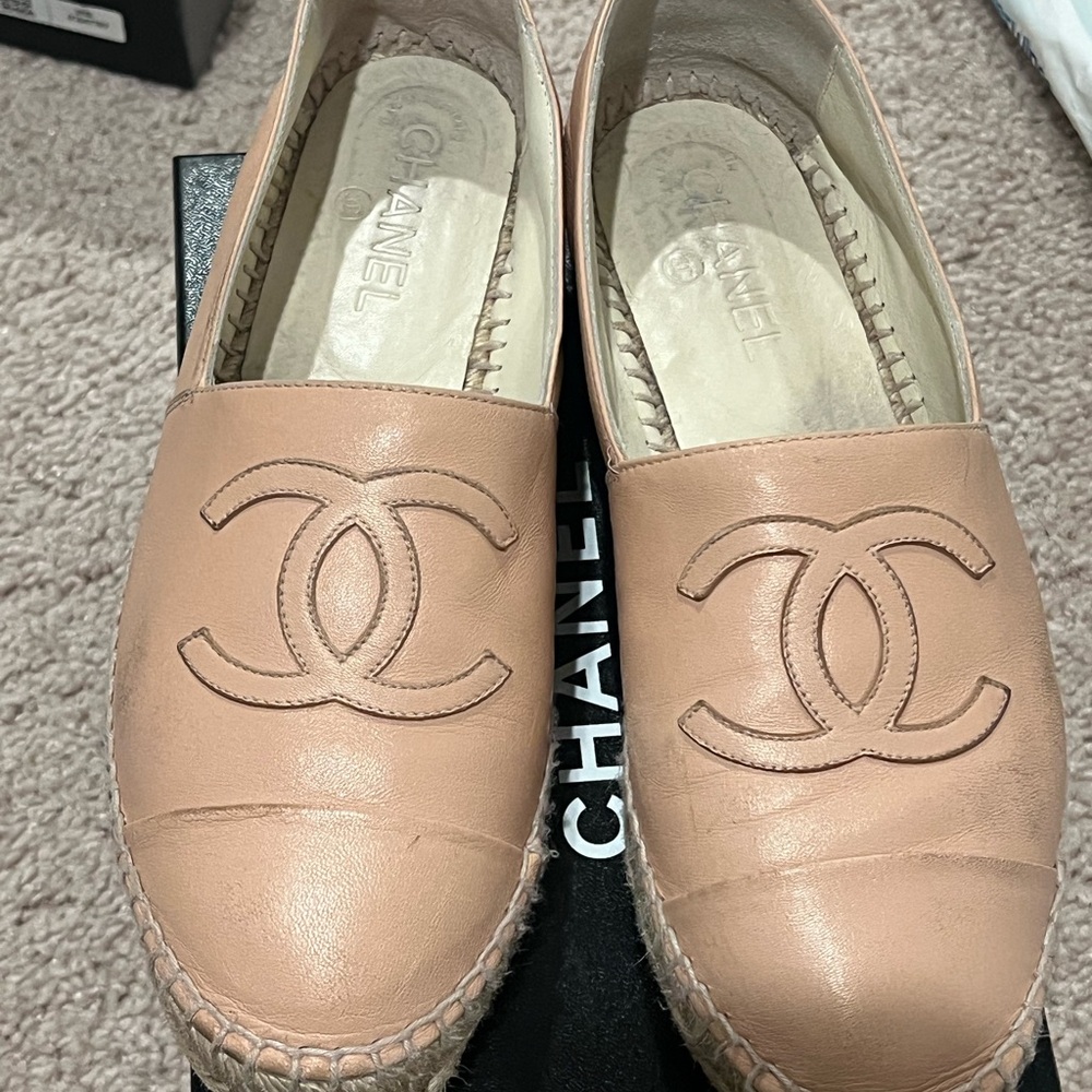 Chanel Tan Espadrilles Classic Style - Picture 15 of 16